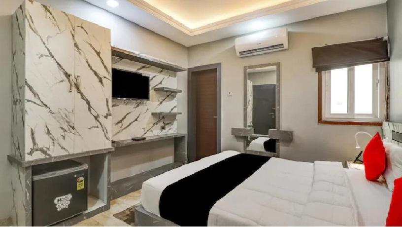 Hotel Mansa Kanpur Buitenkant foto