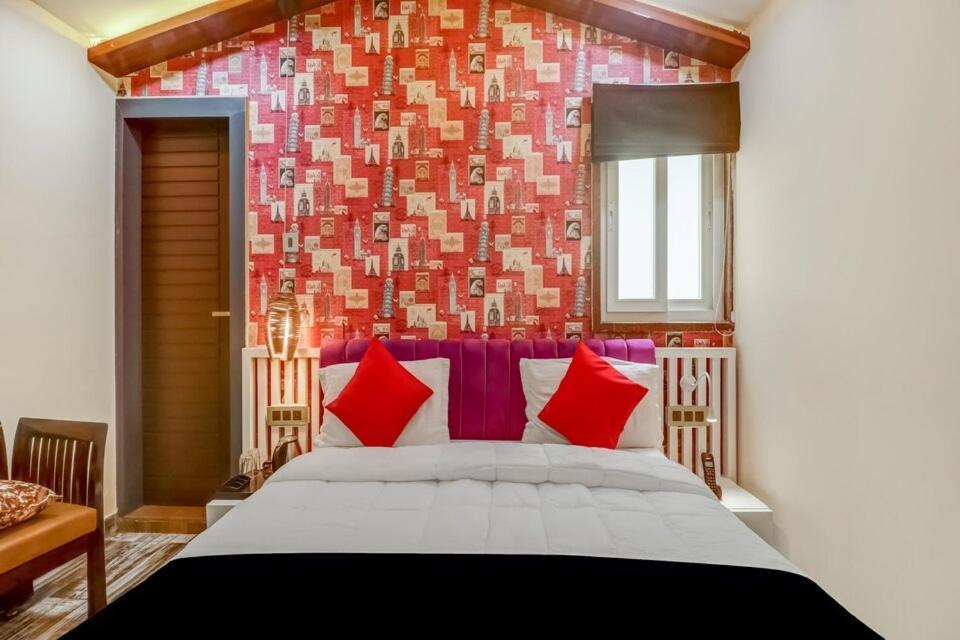 Hotel Mansa Kanpur Buitenkant foto