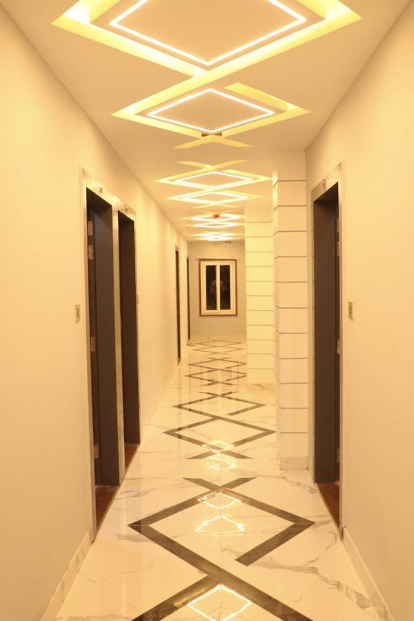 Hotel Mansa Kanpur Buitenkant foto
